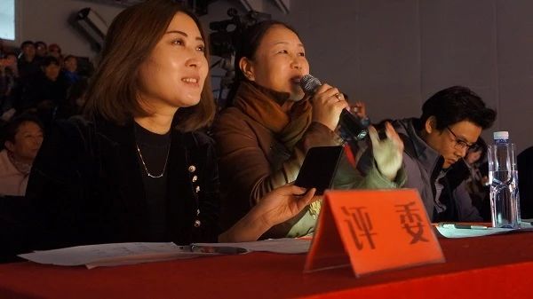 5岁孩子赢取金钟奖得主杨阳老师手中高定奖品,小小年纪天赋异禀