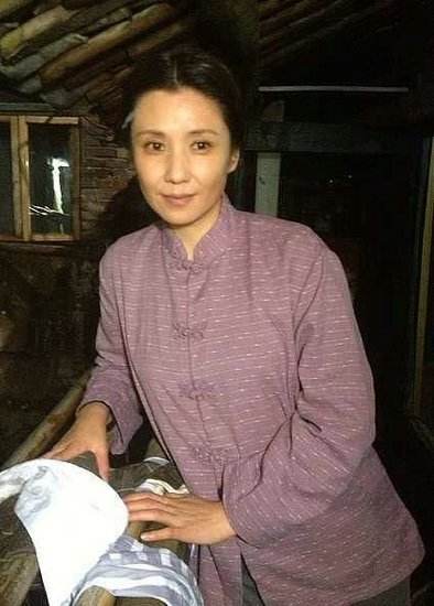 今年郝洋已经40岁了,依旧活跃在荧屏上,不过现在的她还是单身的状态