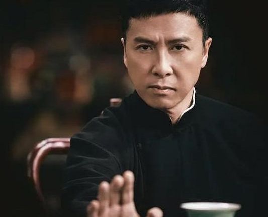 《叶问4》豆瓣评分7.3,槽点和看点并存,酣畅淋漓的功夫记忆|叶问4|豆瓣|评分_新浪新闻