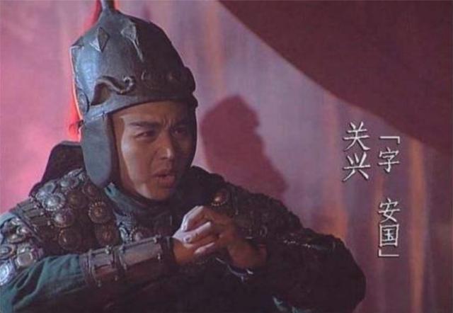 关平大战庞德,三十回合不分胜负,为何关兴能一战完胜张郃