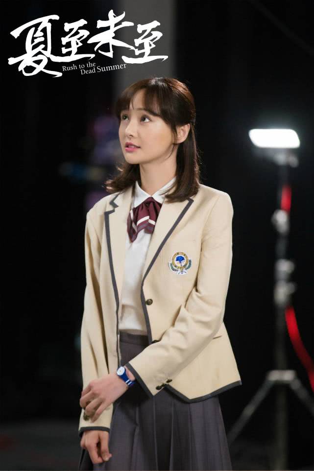 不愧是校园剧女主角,29岁的郑爽穿校服装也太清纯了吧?