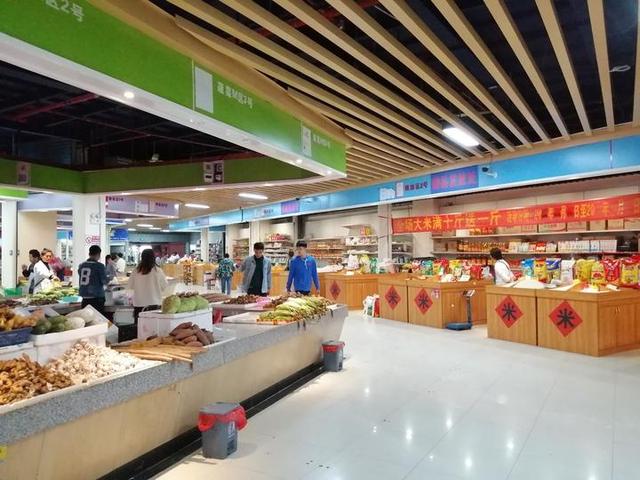 南宁这个菜市场,干净明亮菜品多,但人不多