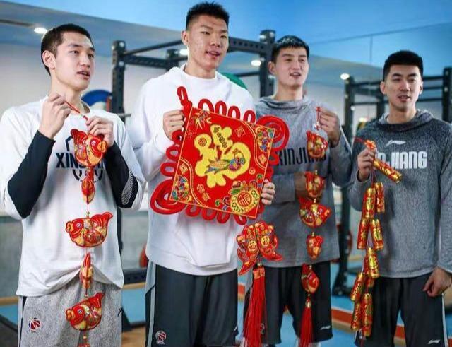 cba新疆男篮拜年写真来了!阿不都领衔全是帅哥致谢球迷