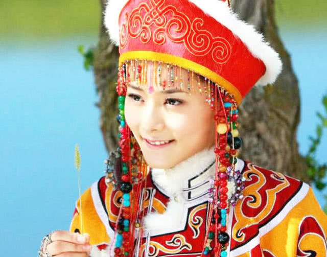 大家并不是很熟悉,但如果说《新还珠格格》里的蒙古公主塞娅,《夏至