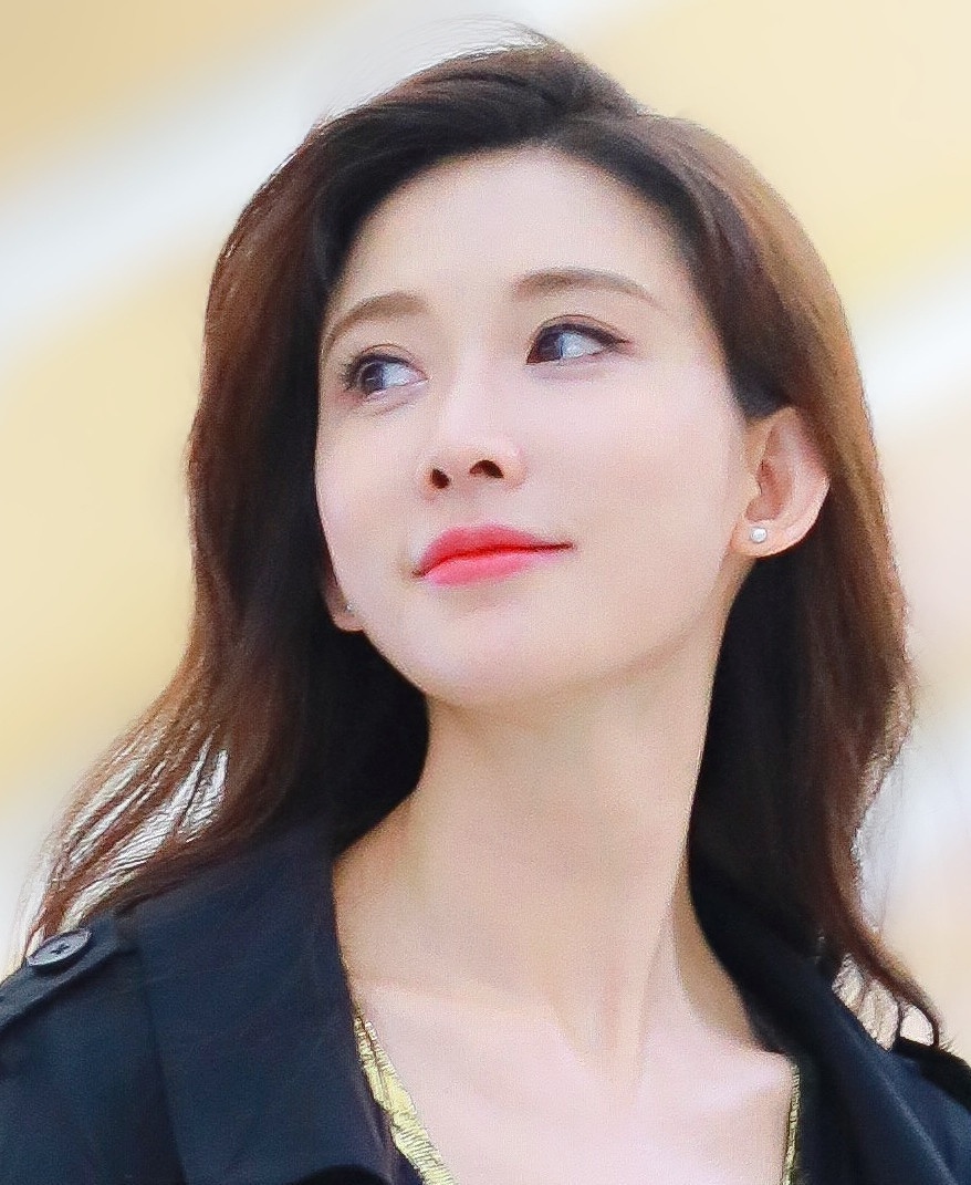 "志玲姐姐"婚后性感不减,不惑之龄的她依然颜值在线,气质非凡