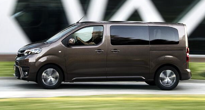 这款车型被誉为丰田最犀利的面包车,他的名字叫做verso.