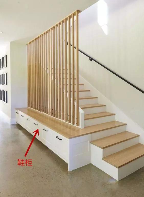 小复式楼梯就不现浇了,木工打制梯形楼梯,不仅省空间还能收纳