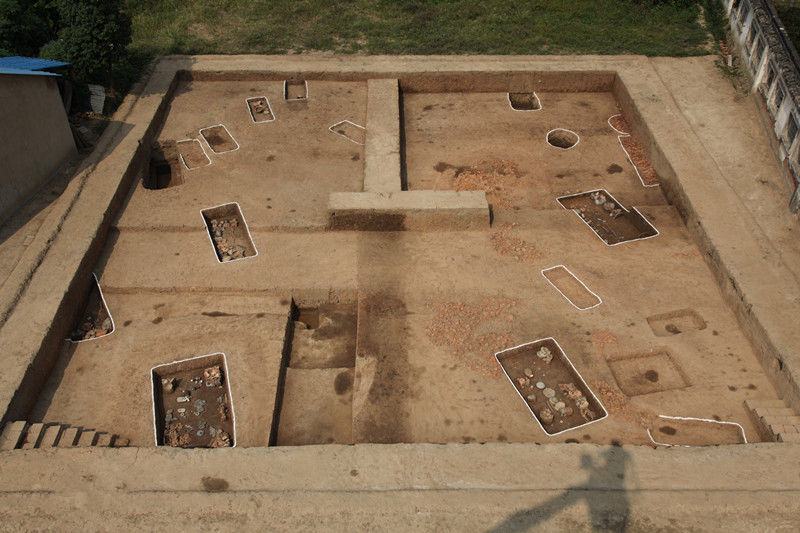 此时有读者会提出问题,既然徐家湾遗址中的"玉兔"是钺,它的功能又会是