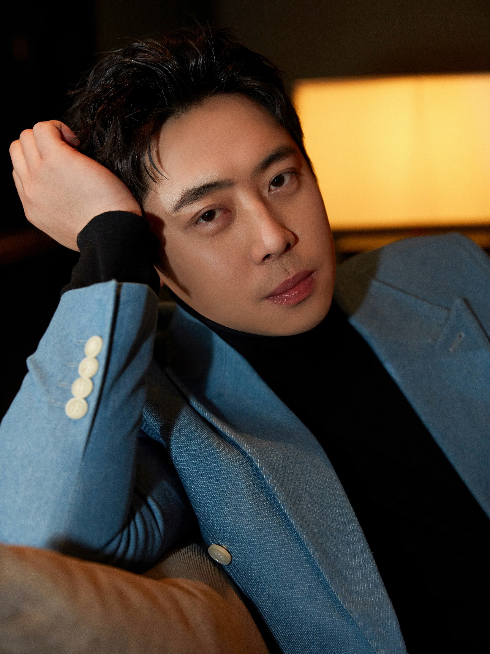 肖旭出席《剑王朝》见面会 现场为李现应援打call