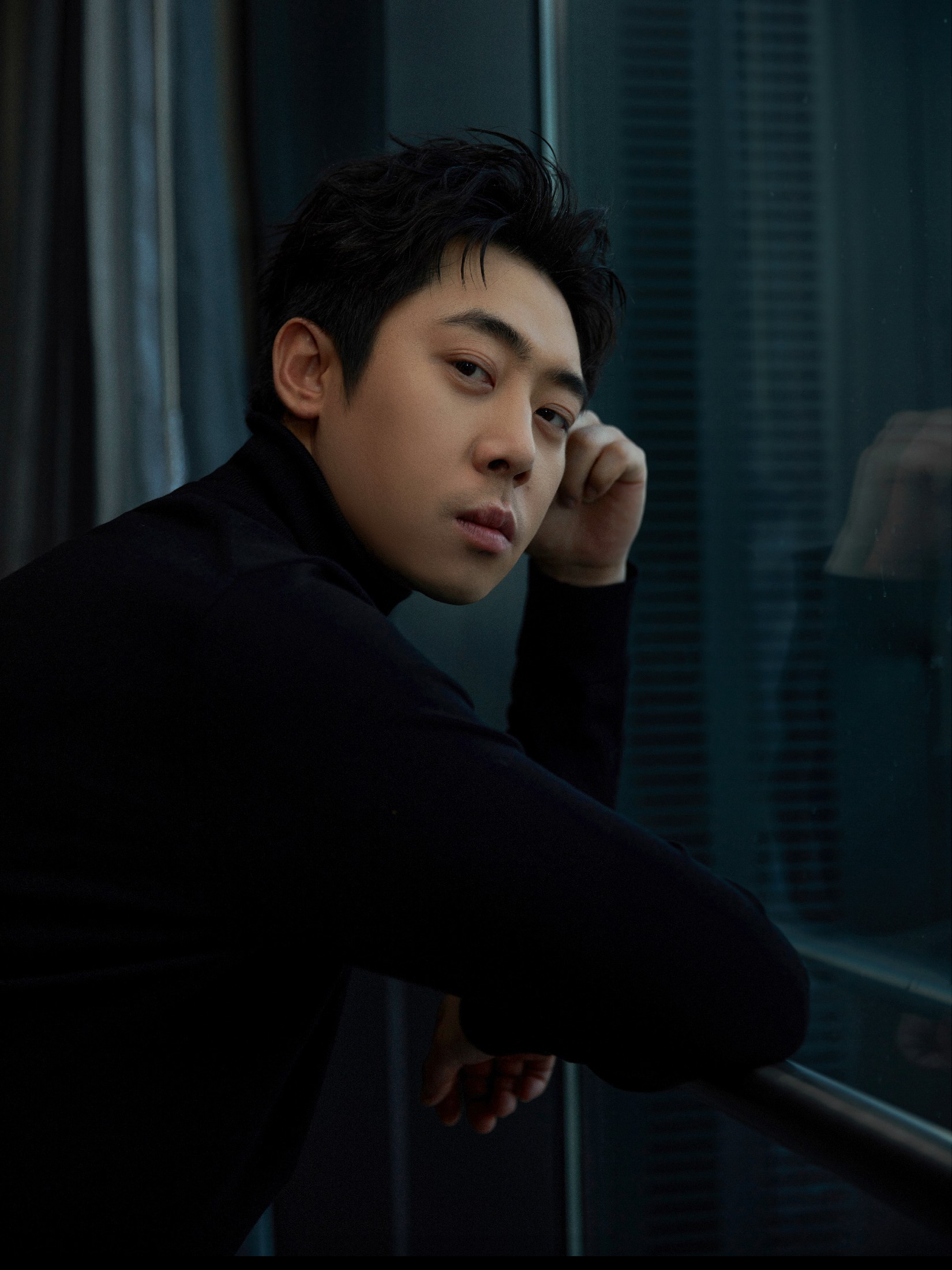 肖旭出席《剑王朝》见面会 现场为李现应援打call