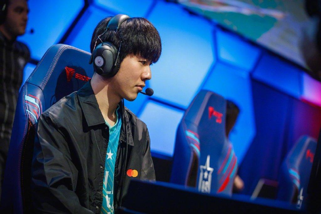 theshy直播谈恋情,坦言不会与粉丝交往,羡慕rookie小钰!