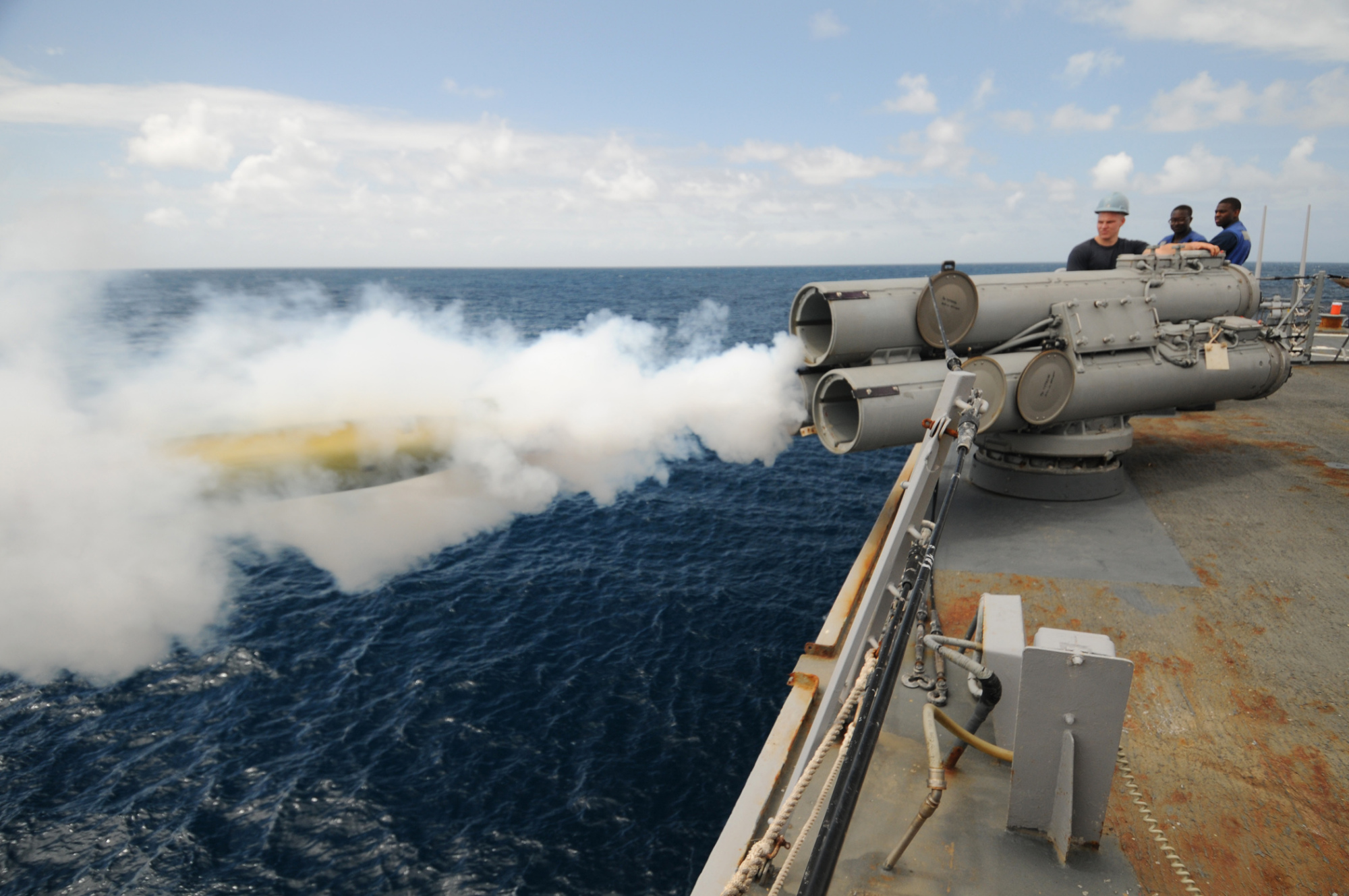 国际媒体为何突然揭秘我军鱼-7?差不多事件,美国人是怎么干的?