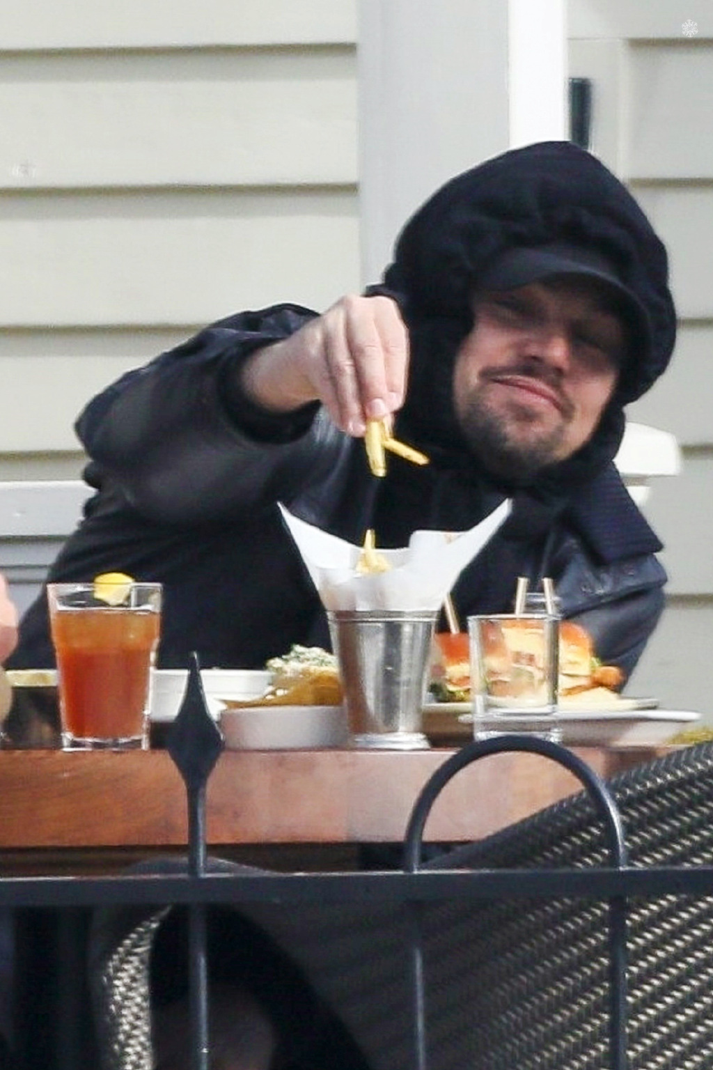 小李子莱昂纳多又回归到了每天享受生活的日子,差不多11月份开始,体重