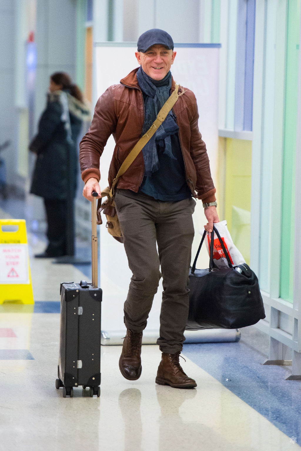 最硬汉的邦德,近照已满脸皱纹