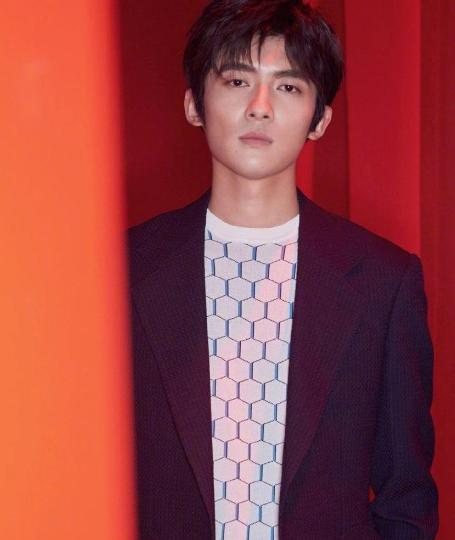 他读书时是学霸,当过国家二级运动员,如今靠《庆余年》五竹大火