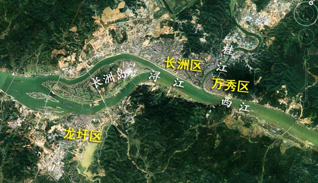 卫星上看广西梧州:地处两江交汇处,有一个机场建在岛屿上
