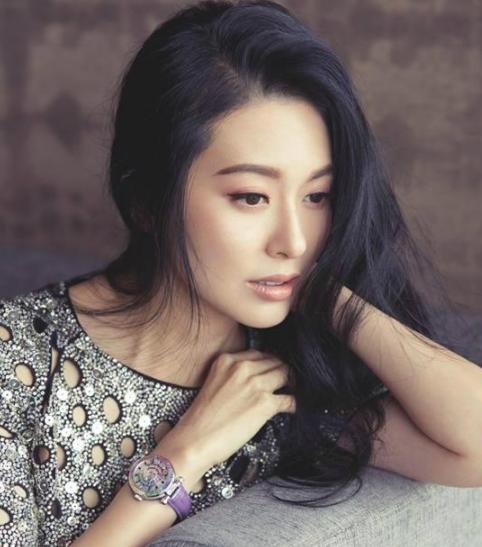 跟向佐谈过恋爱,与陈岚斗智斗勇,如今却嫁给另外一个富豪|黄婉佩|向佐