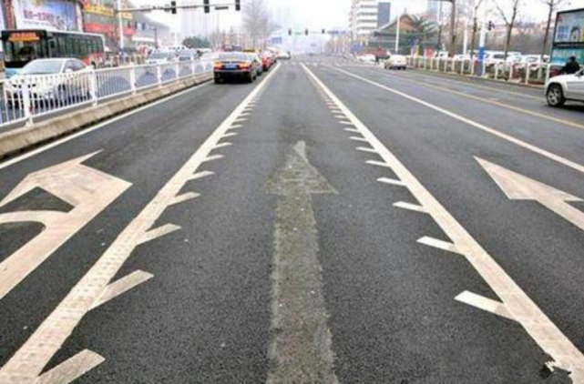 遇见锯齿车道该怎么走新手看看就明白了