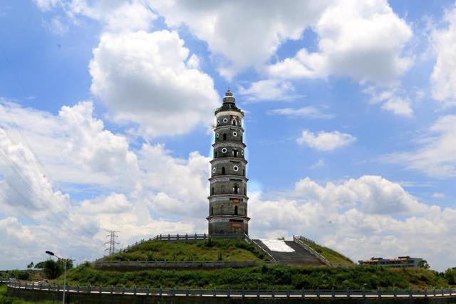 广西南宁横县峦城镇:三面环水的小城镇,特产美食鱼生