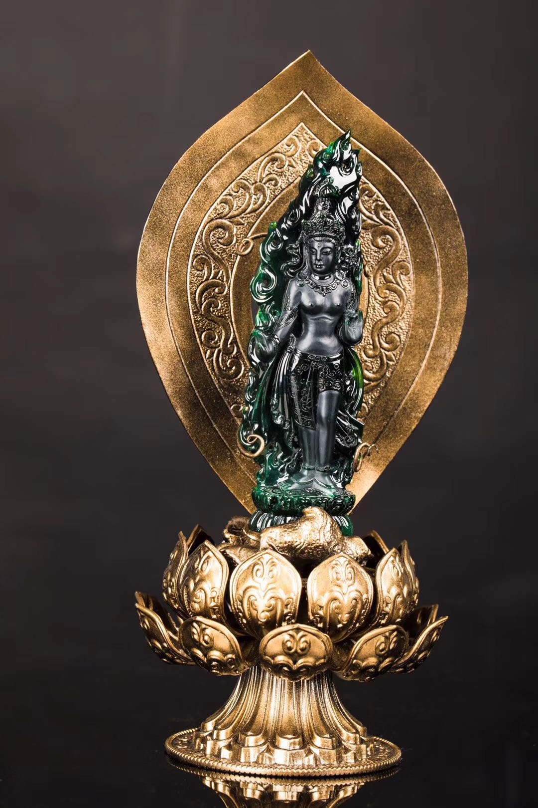 朱顺青作品墨翠《度母》荣获第十五届冬季工艺美术精品展"金奖"