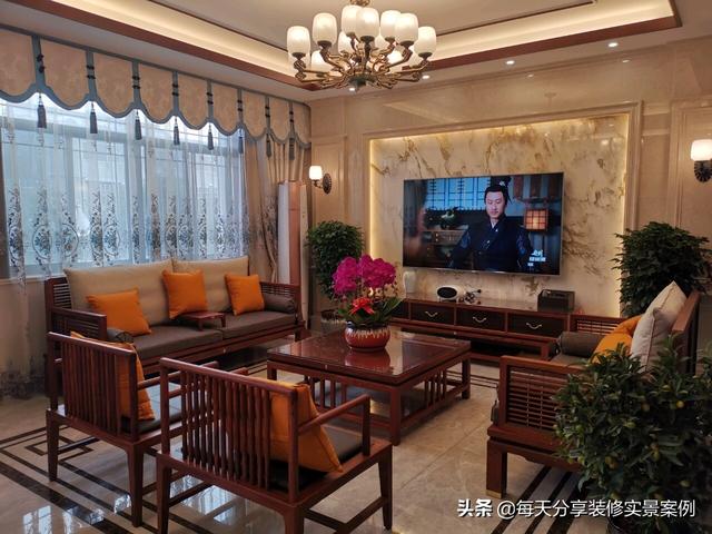 她回农村自建一栋别墅,花了一年终于完工,效果特别漂亮,真羡慕
