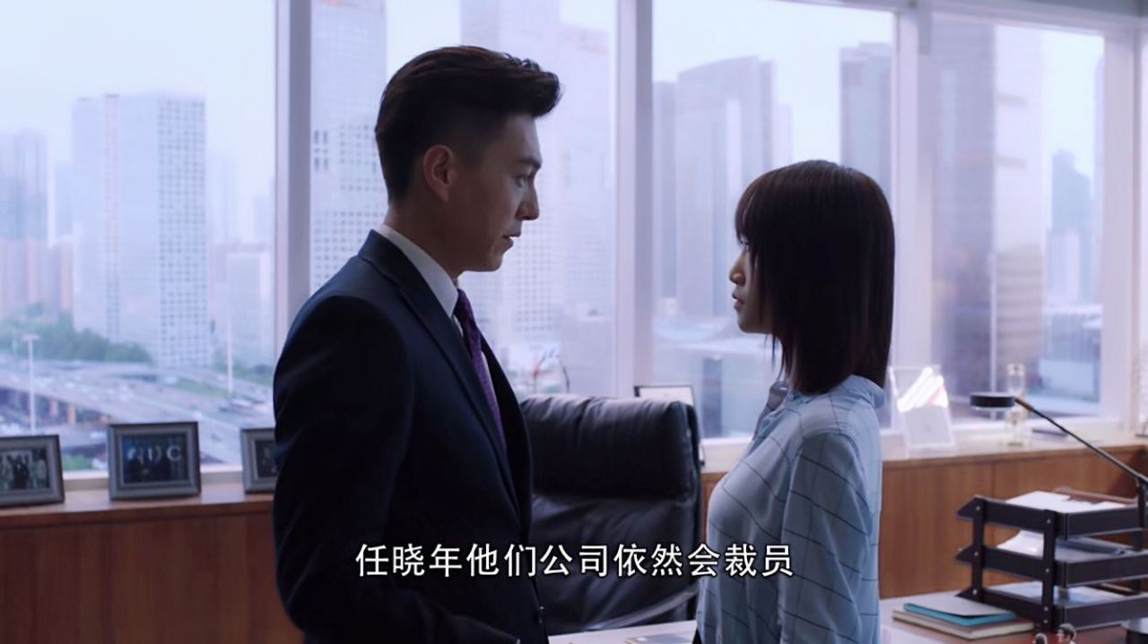 年度黑马《精英律师》爽过《延禧攻略》,靳东与蓝盈莹组另类cp