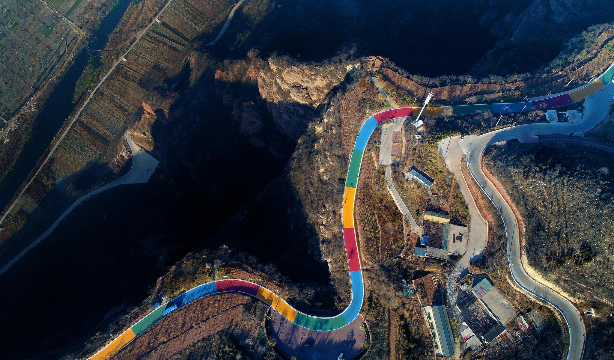 太行山上的绝美天路道路崎岖却令人向往