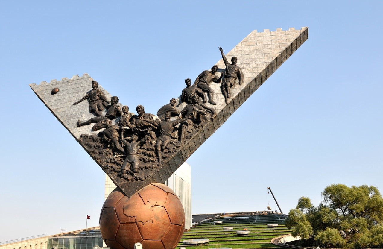 场国足壮行晚会,沈阳的一场由主帅米卢率全体国脚在五里河体育场举行