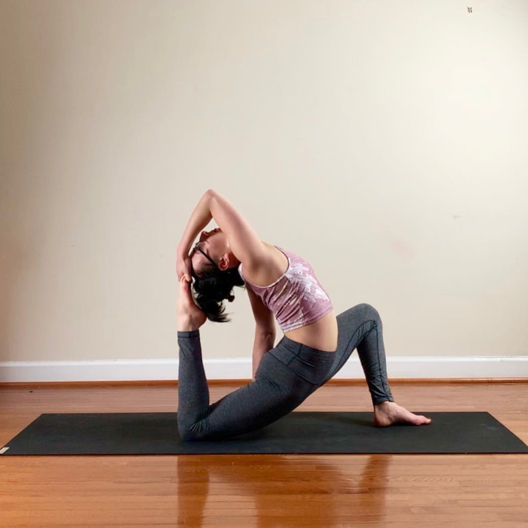 宋茜最新美照出炉!一身"火蝴蝶"造型明艳动人,实力秀出好身材