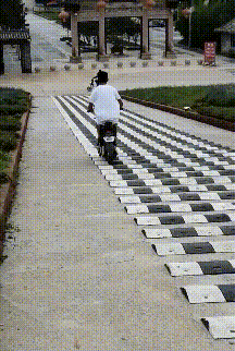 幽默搞笑动图每次回家老婆就是这姿势这是在练习什么功夫吗