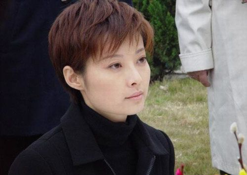 46岁袁立衰老得让人心疼,二婚嫁洋老公被家暴,至今无子