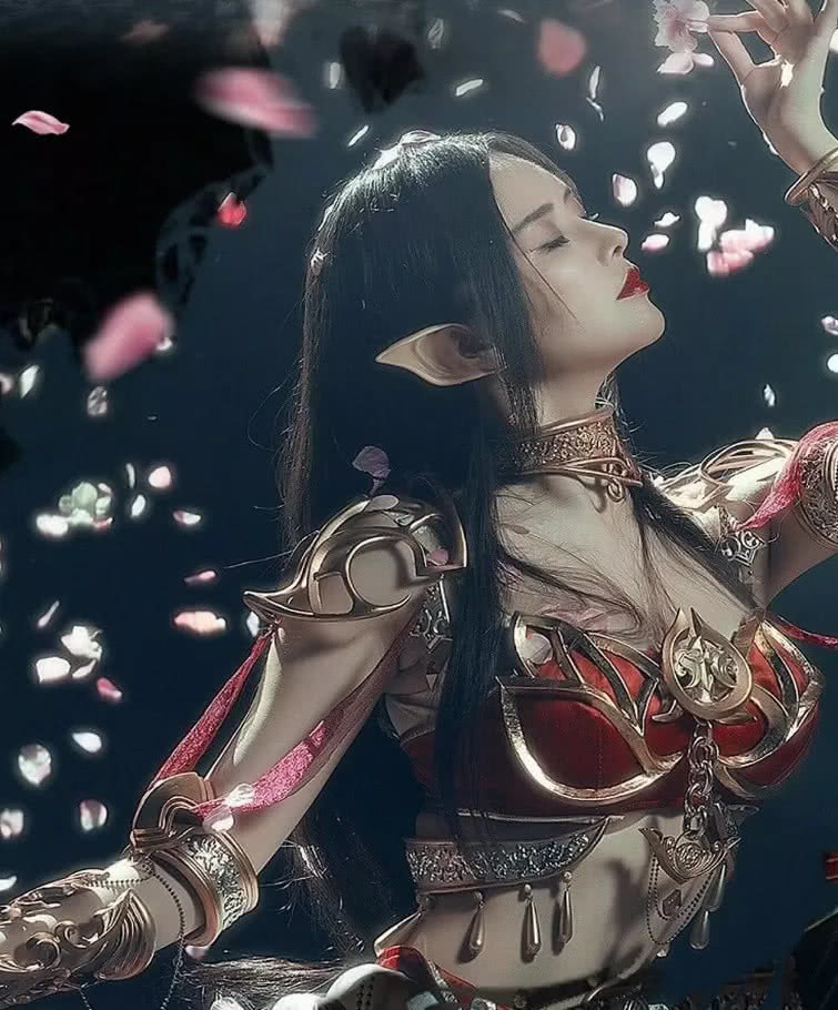 高中生cos美杜莎十指拈花那一刻有谁扛得住