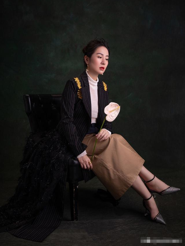 叶璇单身后真敢穿真空穿微透裙丰腴婀娜这才是39岁最美的样子