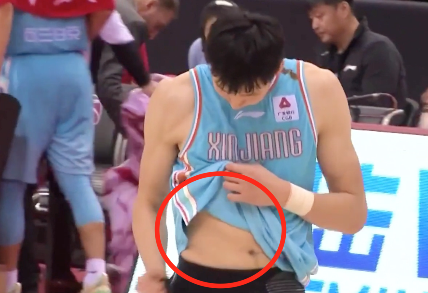 看了cba新疆队饭堂菜单再看看广东队的为何差别这么大