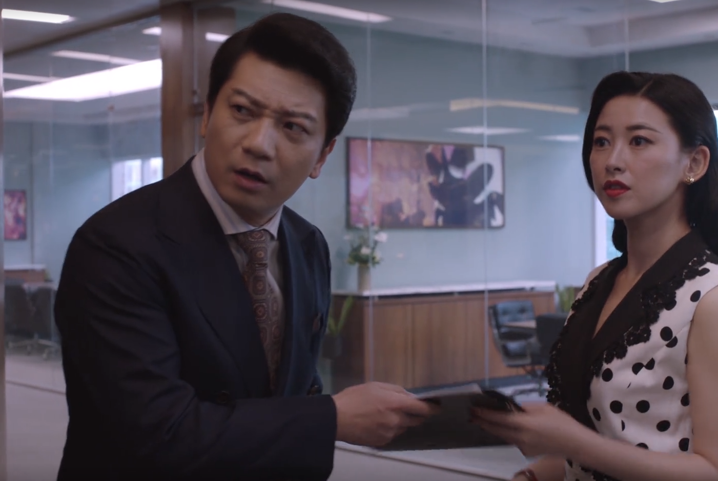电视剧《精英律师》,靳东跟田雨的"唇枪舌战",真好看