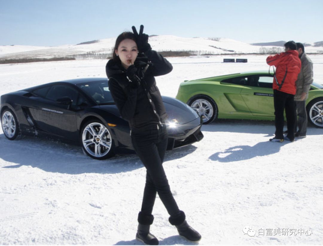 那个时候徐艳婷也就十八九岁,正是大好年华.