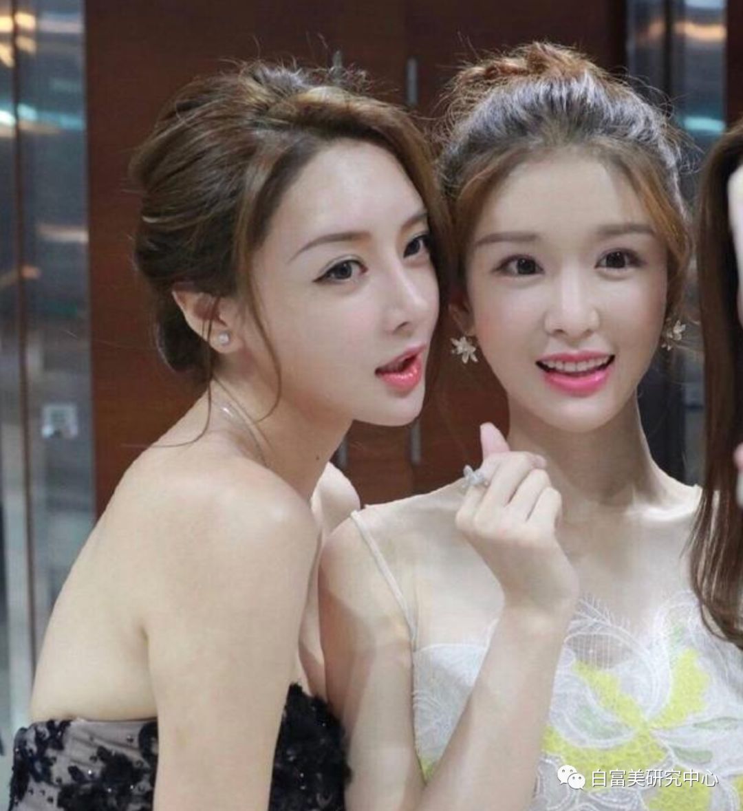 几年前的一个网红真人颜值野鸡排名榜里,徐艳婷远超夏夏成第1名,康康