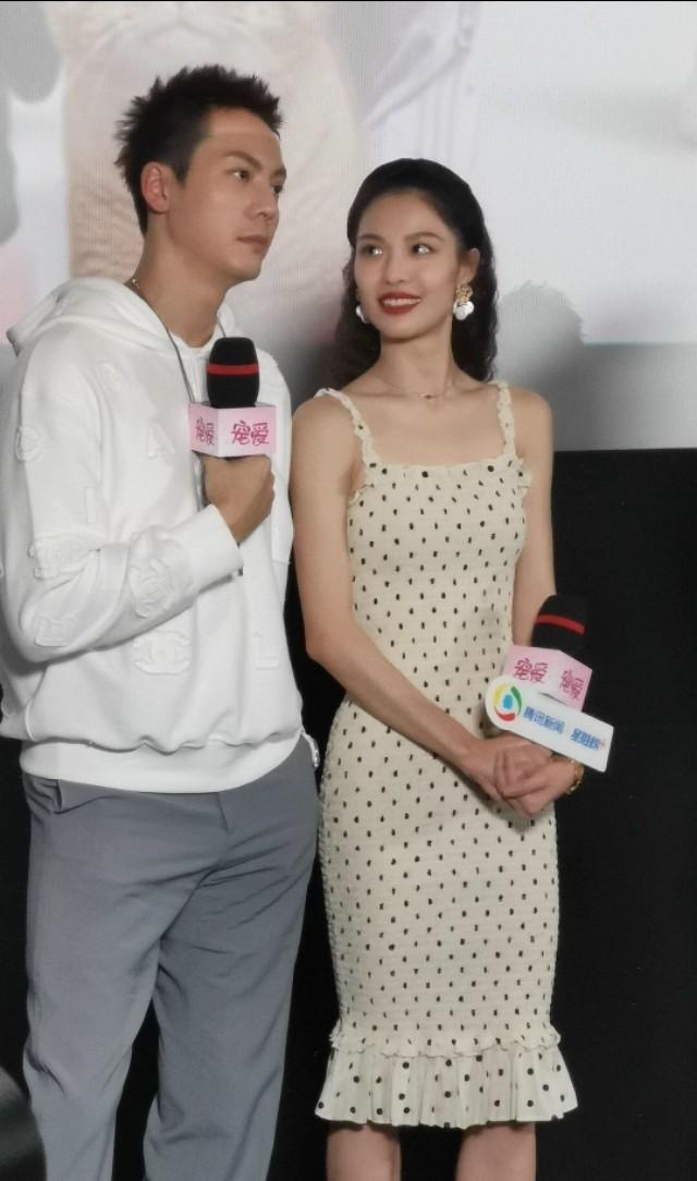 钟楚曦看陈伟霆一眼,网友居然吃醋了!