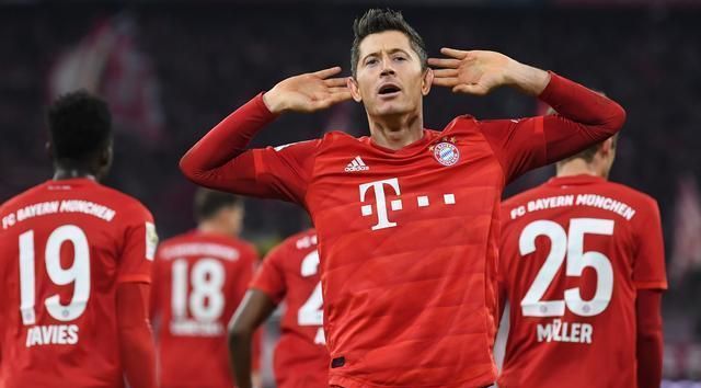 莱万进球成绩单:58场54球+领跑三大射手榜,梅西真追不上了!