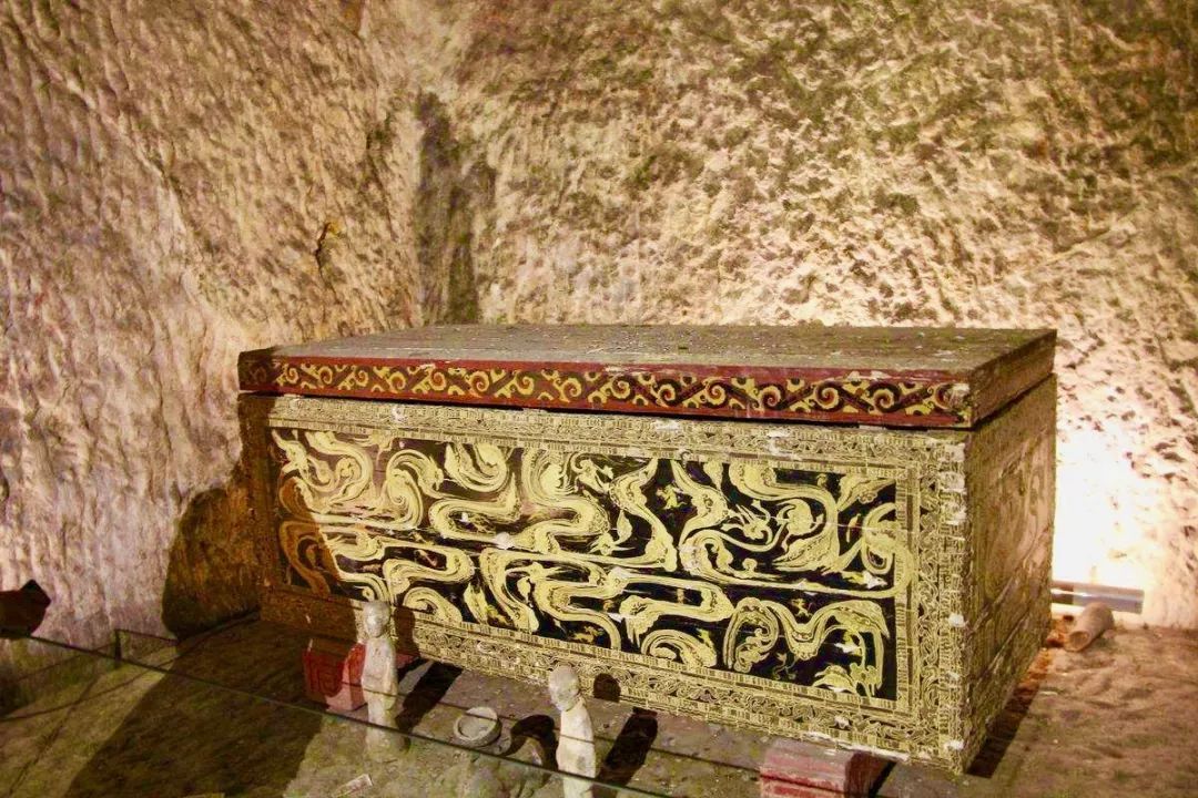 "欲搬空,邻村知晓后上报国家,却另得结论|云南|金房子|棺材_新浪新闻