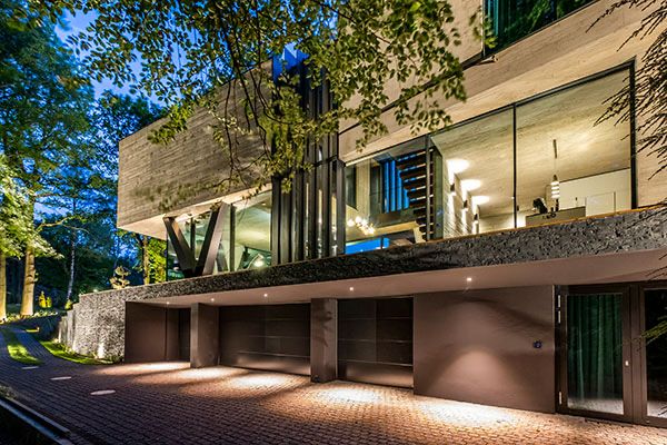 混凝土+石材+玻璃，打造新时代“奢华”别墅，比金碧辉煌更舒适