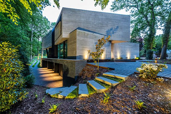 混凝土+石材+玻璃，打造新时代“奢华”别墅，比金碧辉煌更舒适