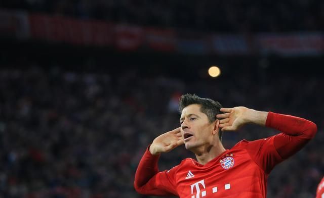 莱万进球成绩单:58场54球+领跑三大射手榜,梅西真追不上了!