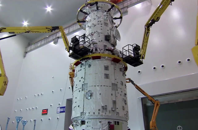 若载人差点回不来美国飞船出师不利17国翘首以盼天宫空间站