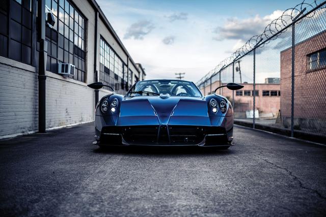 价值超300万美元帕加尼huayra roadster,配蓝色碳纤维车身套件