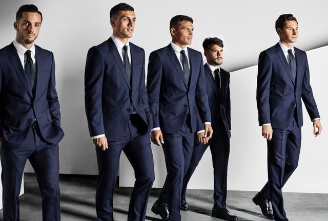 欧洲高颜值足球队形象照 紧身西装长腿帅翻