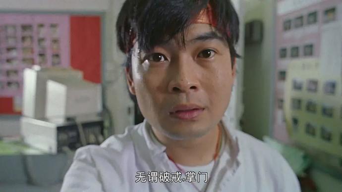 周星驰当时已经准备另起炉灶,自己成立电影公司,王晶便找来电台无厘头