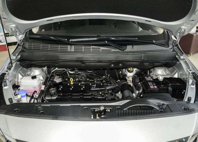 小型车的价格买4810长的MPV！配全液晶仪表