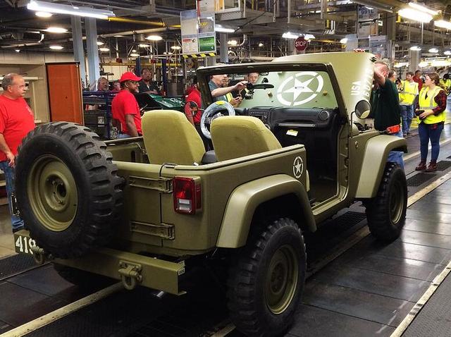 首台军版jeep牧马人下线!3.5t柴油动力 四驱,就像放大版吉姆尼