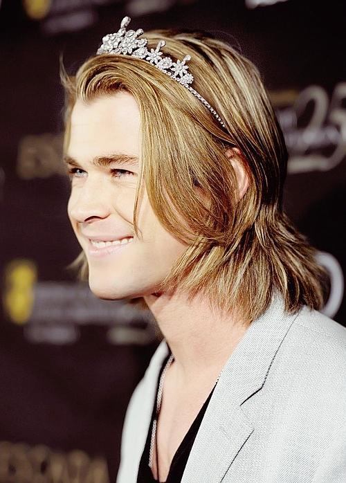 长发迷人,戴个王冠,笑起来像一位大公主:这体格,北欧男神啊~雷神绝对